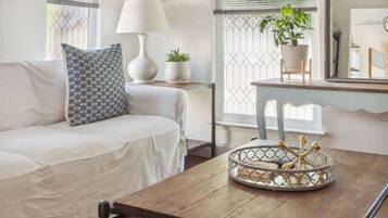 TV, peis og kontorer