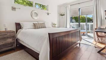 Tabla de planchar con plancha, wifi y ropa de cama