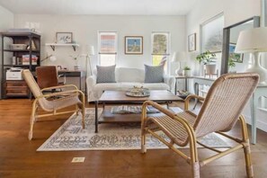 TV, fireplace, offices - Sea La Vie Summary:<br>L (Santa Cruz)