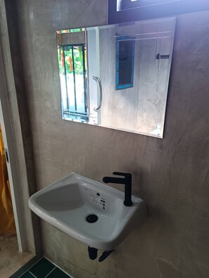 Room, 1 Bedroom, Accessible | Bathroom - Room-baan Phak Phu Moshe House (Saraphi)