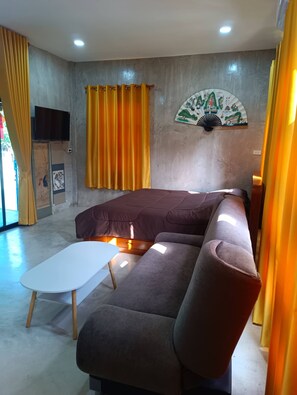 Living room - Room-baan Phak Phu Moshe House (Saraphi)