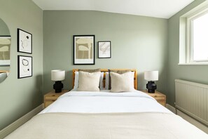 4 bedrooms, WiFi, bed sheets