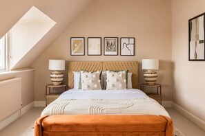 4 bedrooms, WiFi, bed sheets