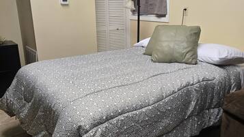 1 chambre, fer et planche à repasser, accès à Internet, literie fournie