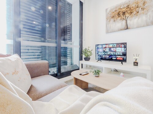 Exquisite and warm 1BR nest in Footscray Pool Gym