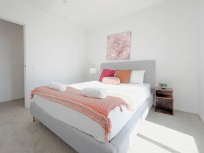 Iron/ironing board, free WiFi, bed sheets