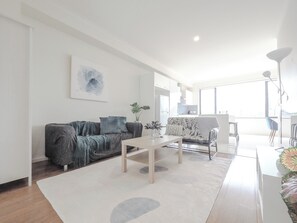 TV, offices - Mt Waverley Spacious 2BR2BA parking wifi balcony (Mount Waverley)