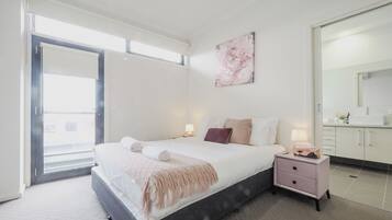 Iron/ironing board, free WiFi, bed sheets