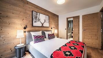 2 bedrooms, iron/ironing board, internet, bed sheets