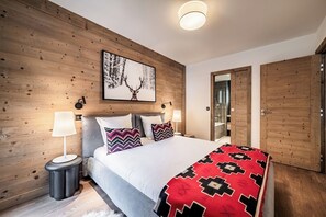 2 slaapkamers, een strijkplank/strijkijzer, internet, beddengoed