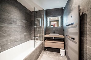 Amenidades de baño gratuitas y toallas 