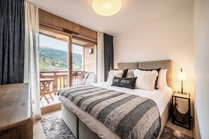 5 Schlafzimmer, Bügeleisen/Bügelbrett, Internetzugang, Bettwäsche