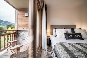 5 bedrooms, iron/ironing board, Internet, bed sheets
