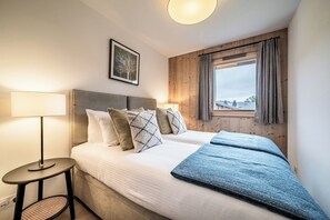 5 habitaciones, tabla de planchar con plancha, internet y ropa de cama