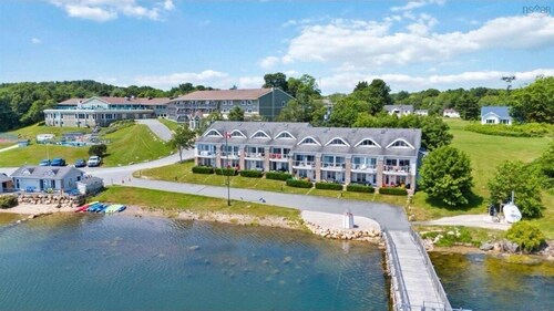Stunning villa at the beautiful Oak Island Resort
