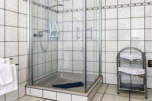 Douche, sèche-cheveux