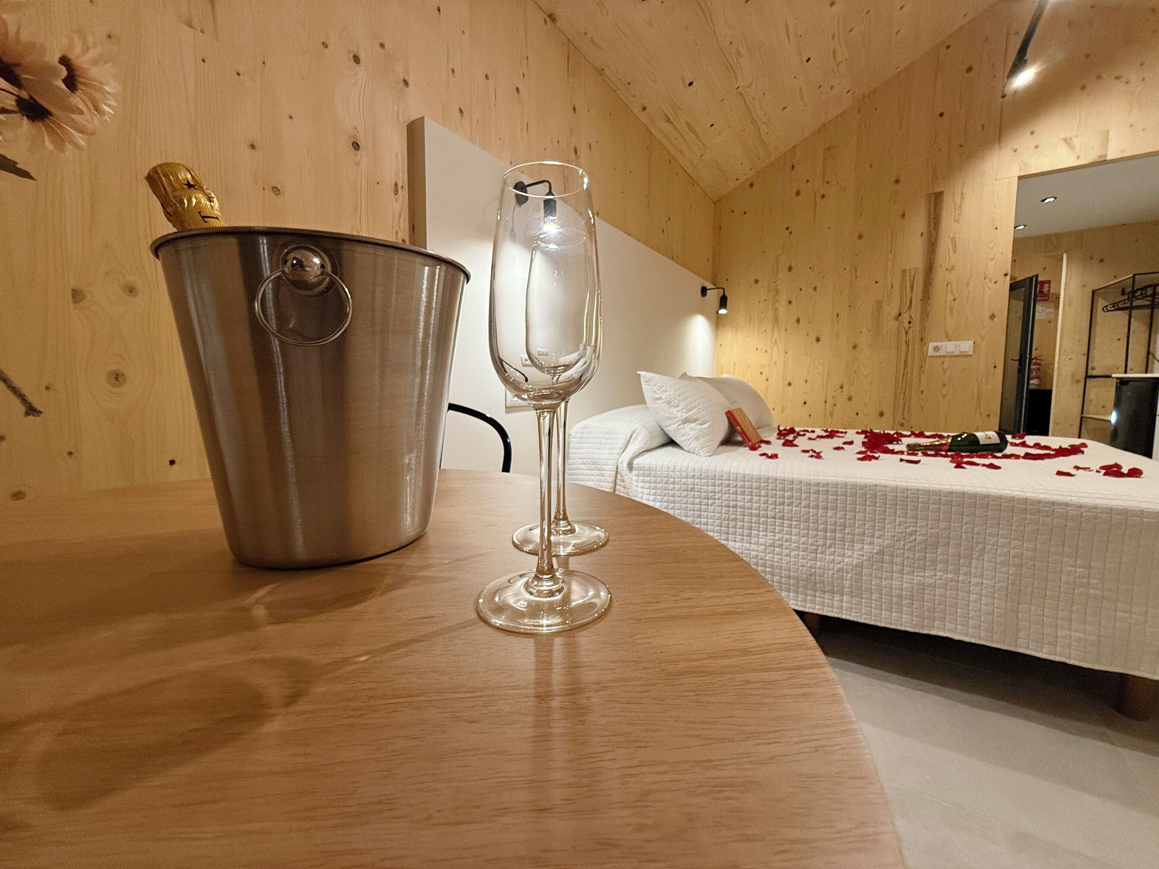 デラックス キャビン バルコニー シービュー | 高級寝具、羽毛の掛け布団、客室ごとに異なる装飾、WiFi (無料)