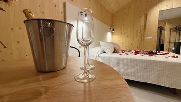 Cabaña Deluxe, balcón, vistas al mar | Ropa de cama de alta calidad, edredones de plumas, decoración individual