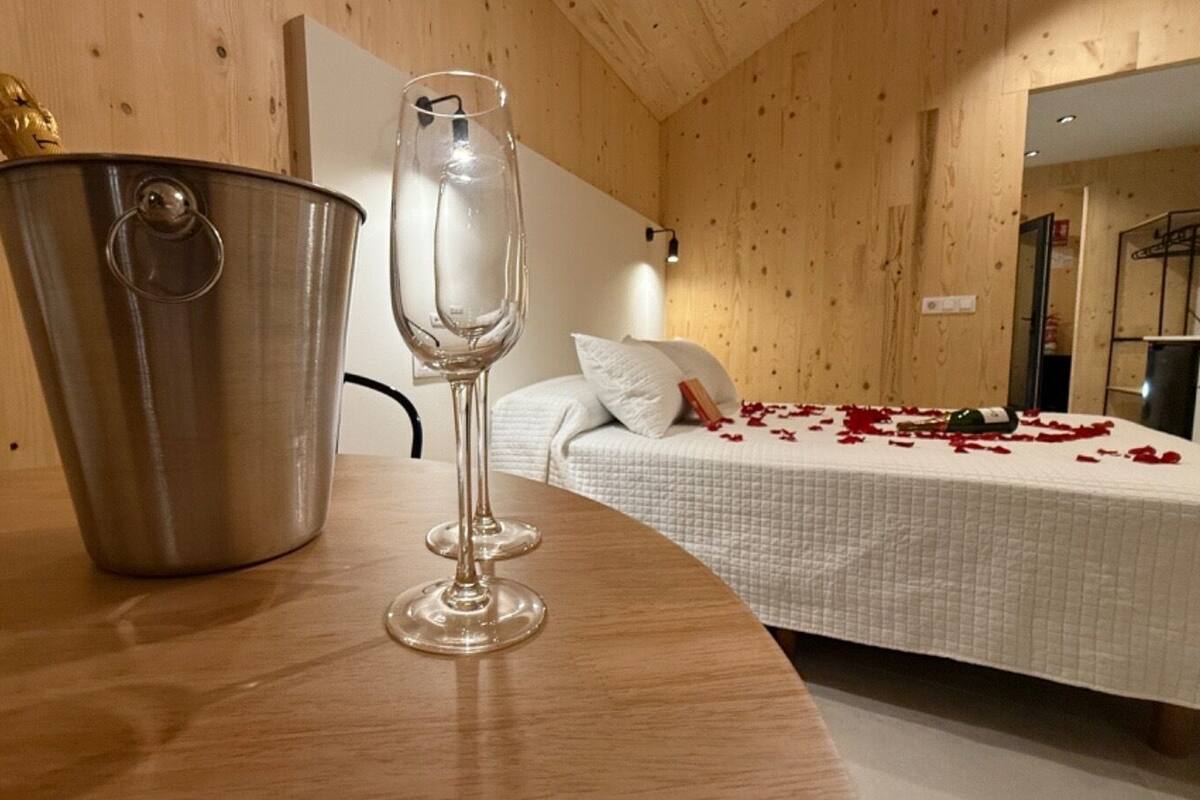 Premium bedding, down comforters, WiFi (free), individually decorated