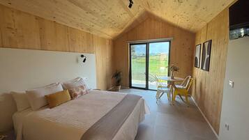 Premium bedding, down comforters, individually decorated, free WiFi