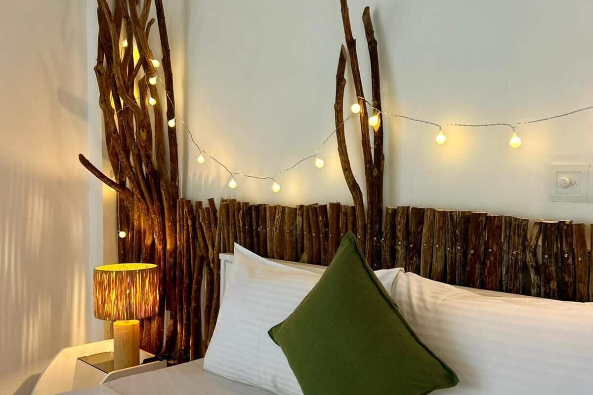 Dobbeltrom – deluxe, balkong, hageutsikt | Wi-fi (inkludert) og sengetøy