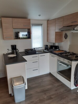 Réfrigérateur, micro-ondes, four, lave-vaisselle