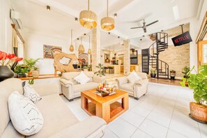 TV, stereo, offices - Villa Inka - 6BDR with private Pool & Garden (Kabupaten Badung)