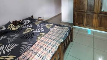 2 dormitorios, tabla de planchar con plancha, wifi y ropa de cama