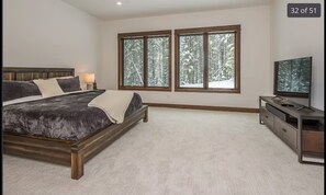 5 bedrooms, iron/ironing board, free WiFi, bed sheets