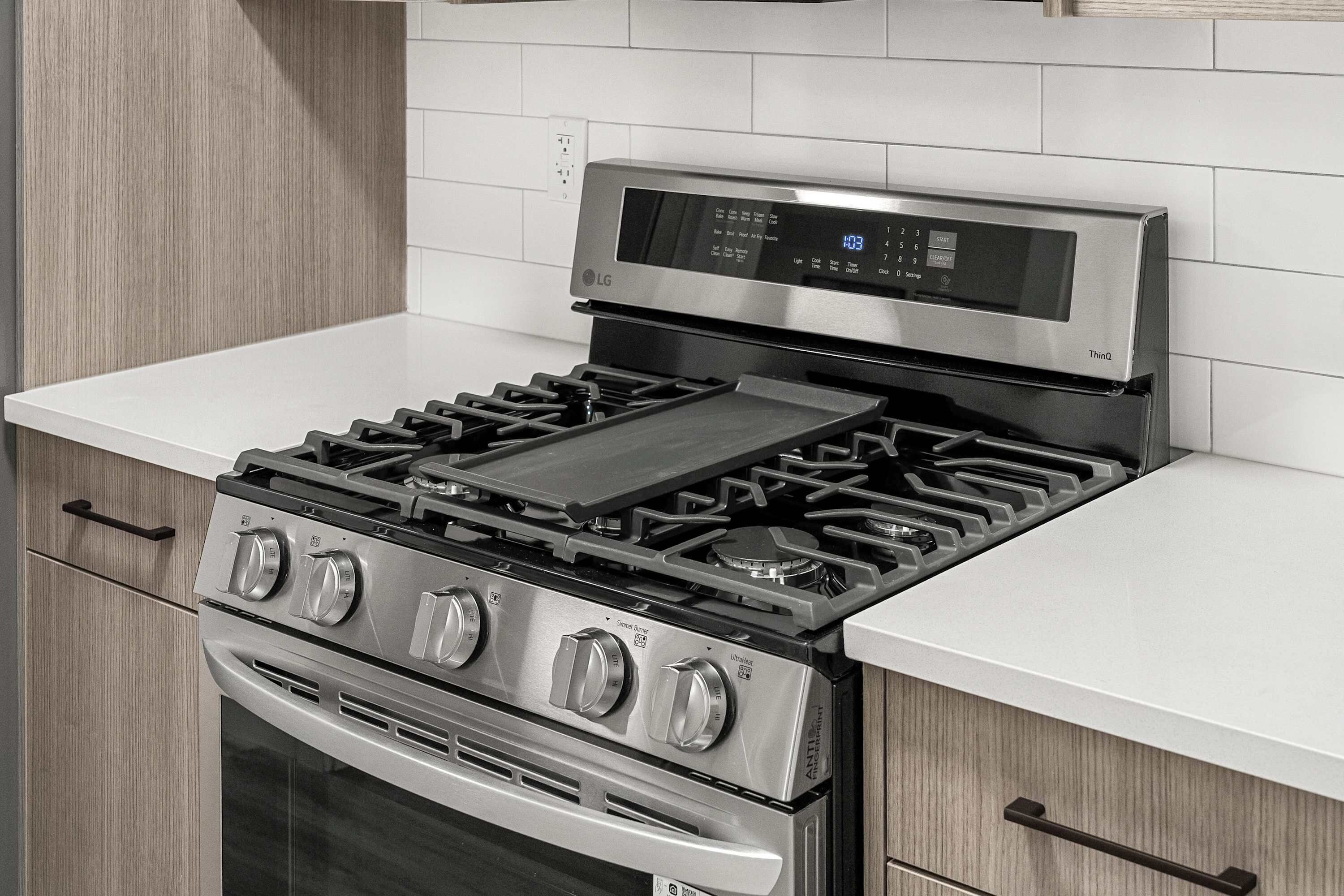 雪櫃、微波爐、焗爐、爐具