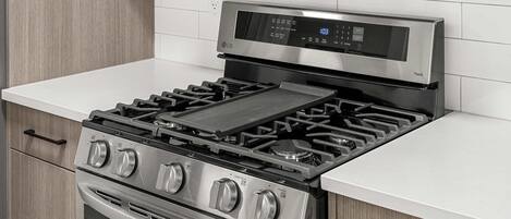 雪櫃、微波爐、焗爐、爐具