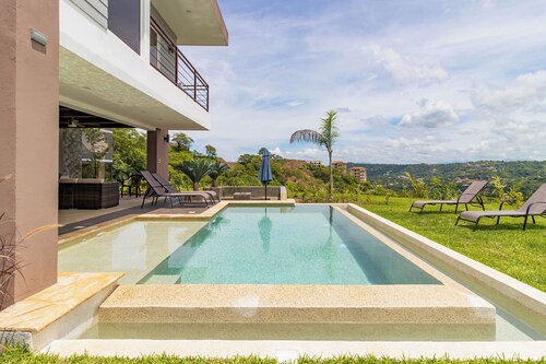 Casa Shantí: Your Private Paradise Above the Bay