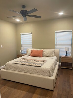 3 soverom, strykejern/-brett, wi-fi og sengetøy