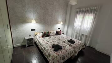 2 dormitorios, tabla de planchar con plancha, wifi y ropa de cama