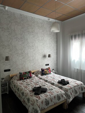 2 slaapkamers, een strijkplank/strijkijzer, wifi, beddengoed