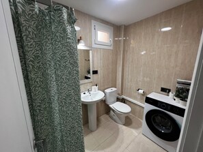 Bruser, hårtørrer, håndklæder, Sæbe