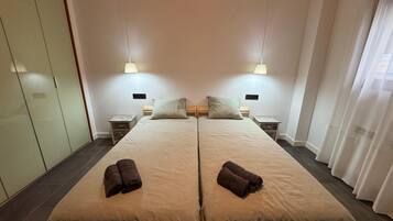 Iron/ironing board, WiFi, bed sheets