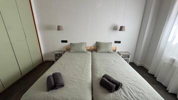 Ferros/tábuas de passar roupa, Wi-Fi, roupa de cama