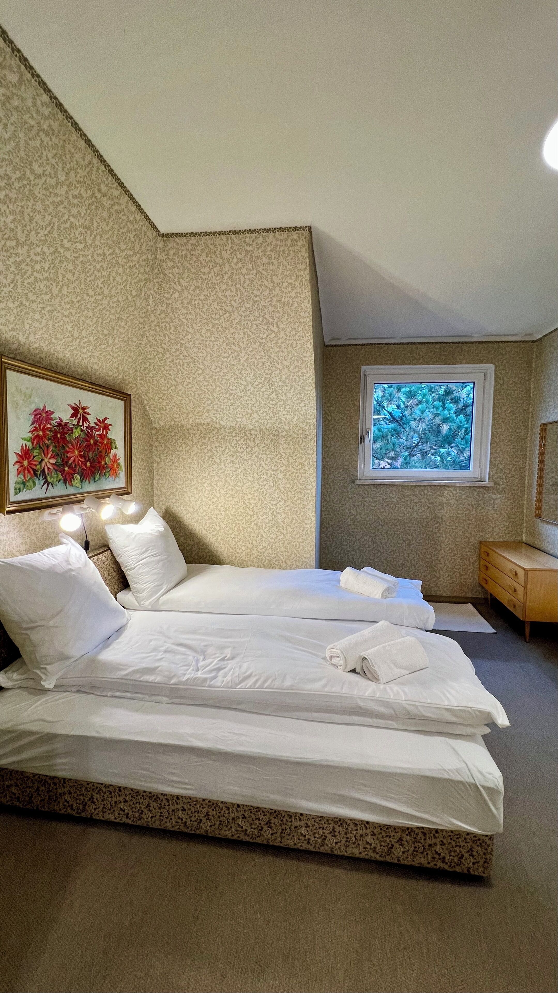 2 bedrooms, bed sheets