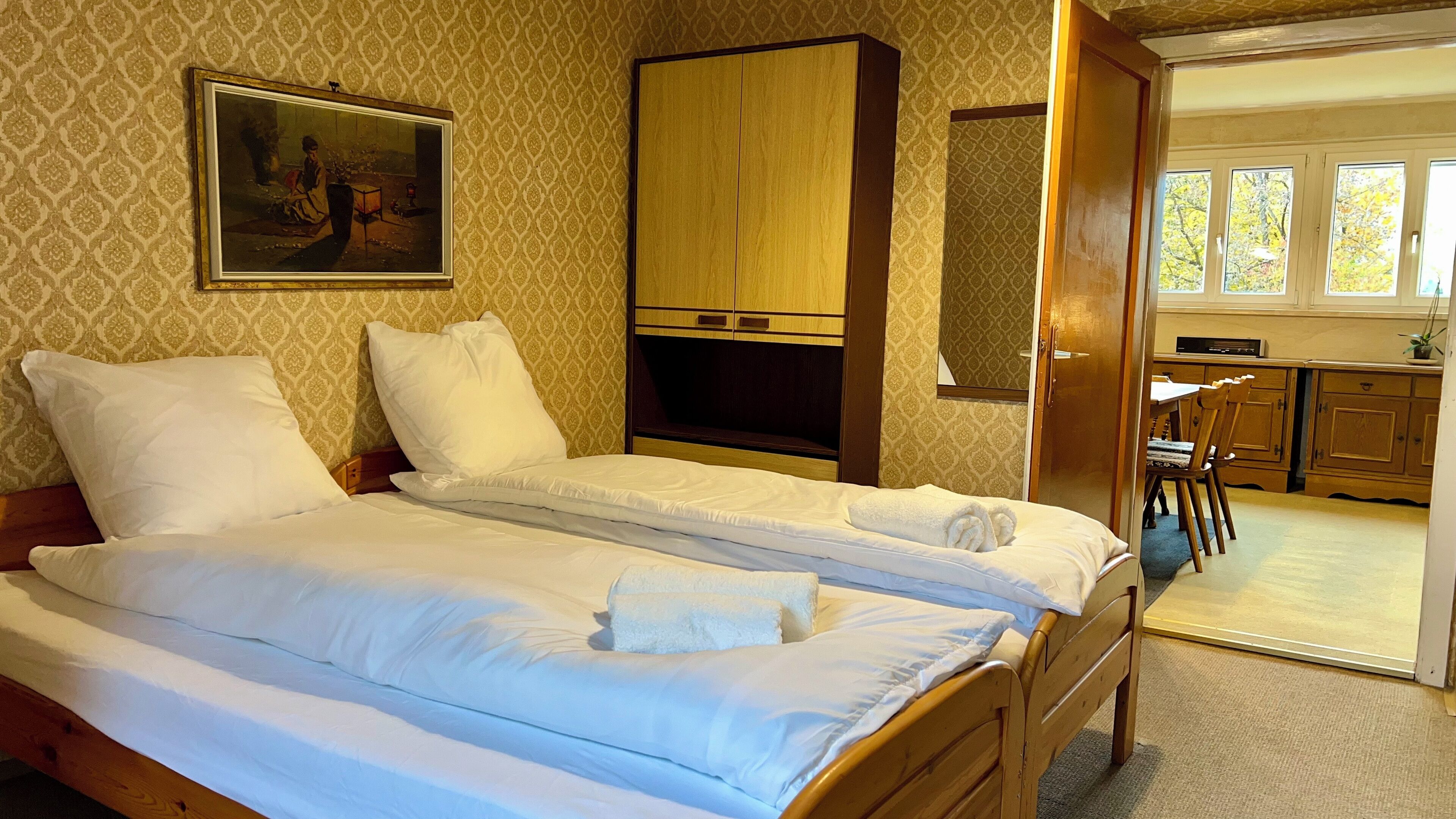 2 bedrooms, bed sheets