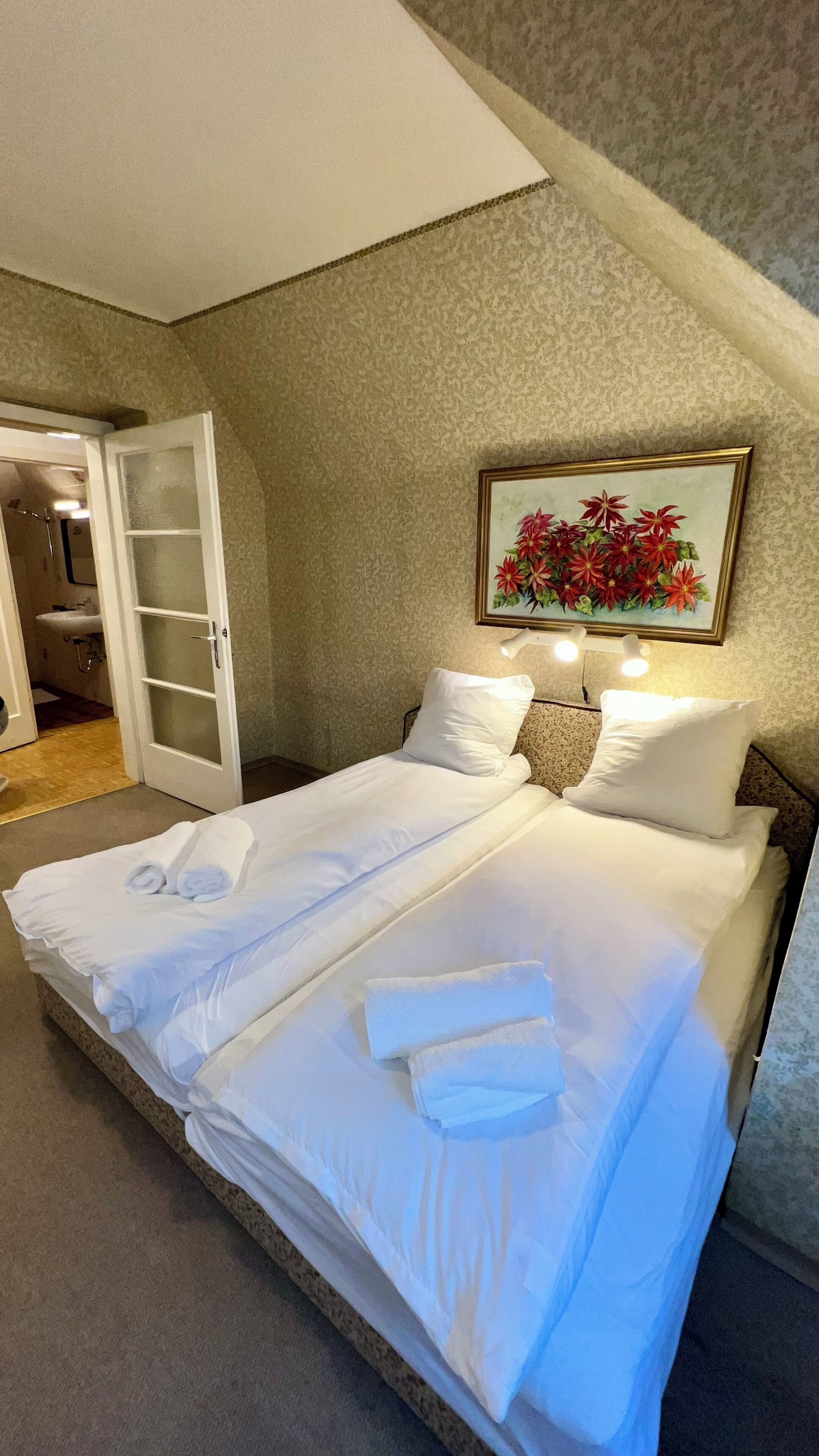 2 bedrooms, bed sheets