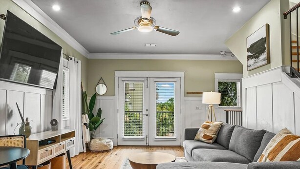 Smart TV, books, music library, stereo - Affordable Waterfront Luxury!  "Jewel of Carrabelle" Perfect Condo on the Cove! (Carrabelle)