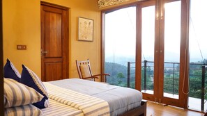 3 bedrooms, iron/ironing board, WiFi, bed sheets - Hindagala Retreat – Cozy Boutique Villa on a Hilltop, Kandy, Sri Lanka. (Hindagala)