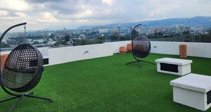 Beautiful apartment with 2 free parking spaces, 5 min from the airport, super comfortable.