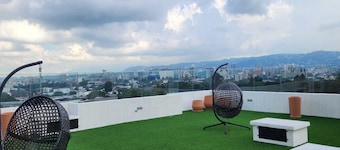 Bellísimo apartamento con 2 parqueos gratis a 5 min del aeropuerto, super cómodo