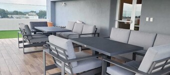 Beautiful apartment with 2 free parking spaces, 5 min from the airport, super comfortable.