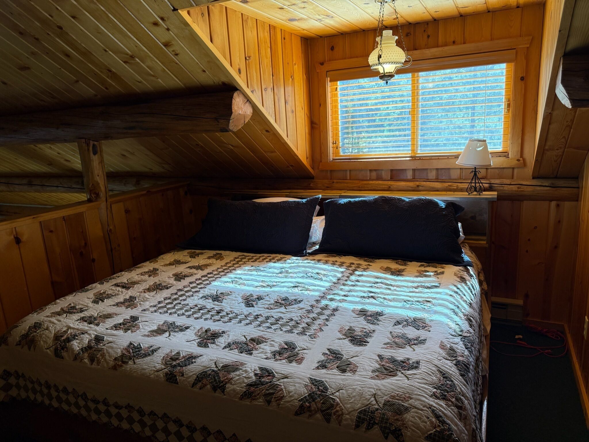 7 habitaciones, tabla de planchar con plancha y acceso a internet 