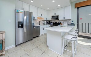 Refrigerador, microondas, horno y lavavajillas 