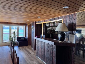 Bar (in der Unterkunft)