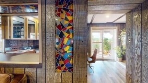 المنشأة من الداخل